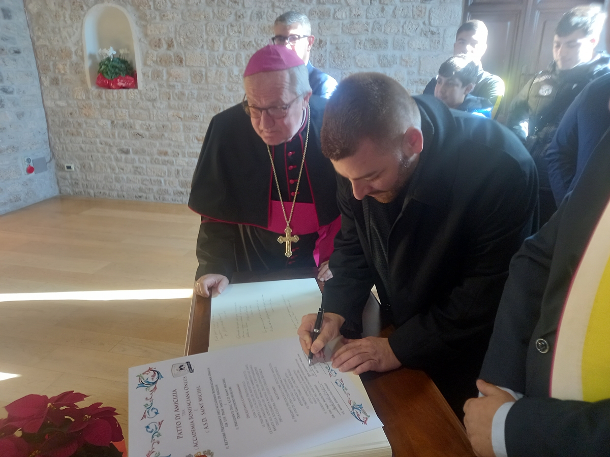 Asd Saint Michel di Gioia Tauro, firma Patto di amicizia con l’Accademia Bonifacio VIII