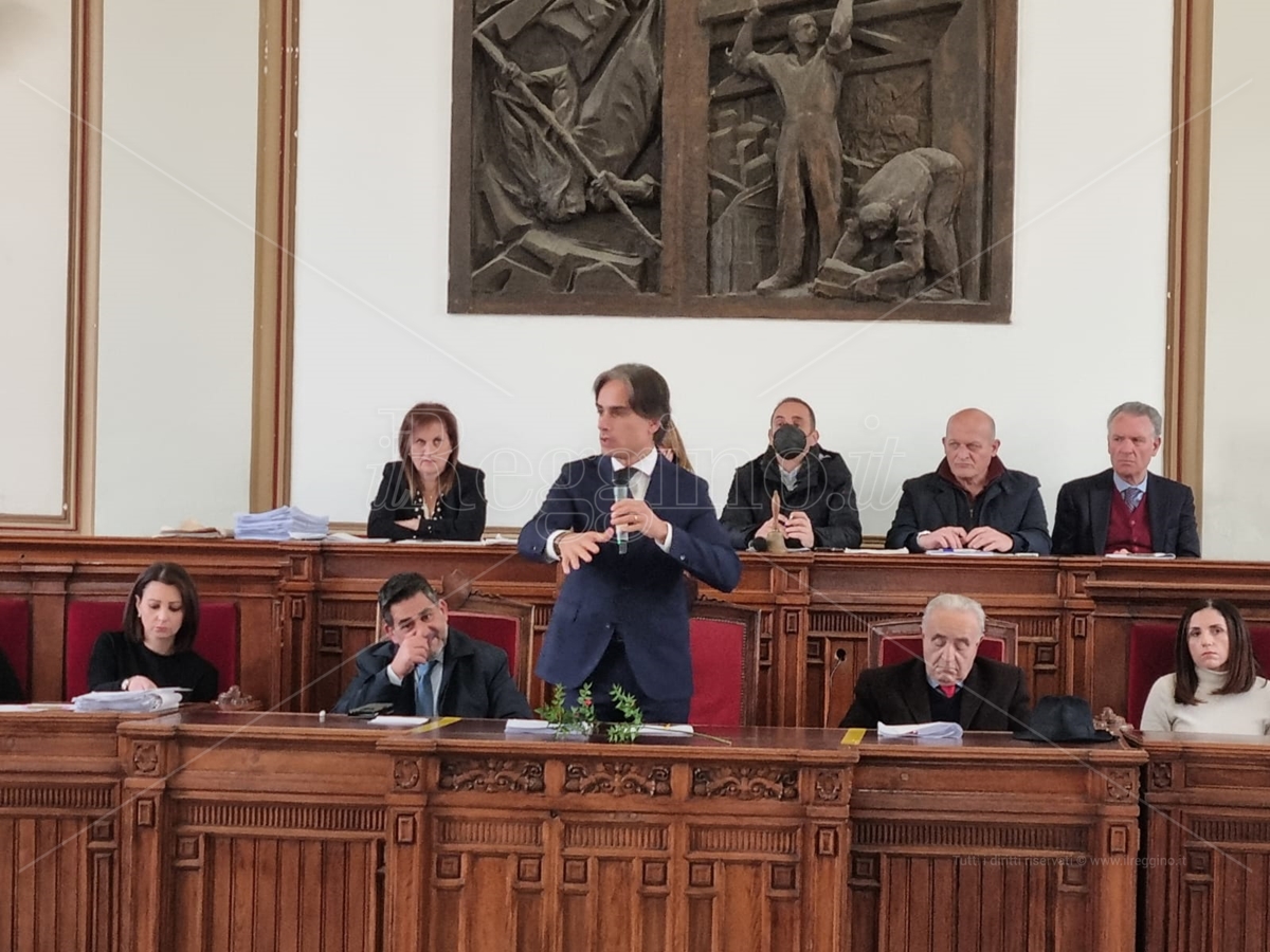 Consiglio comunale a Reggio: Falcomatà si appella al coraggio: «Non sono don Abbondio»