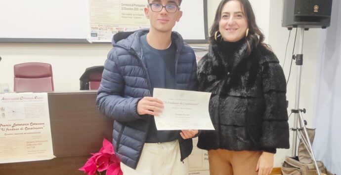Liceo Zaleuco di Locri, Giuseppe Caccamo e Anna Maria Tassone vincono alla settima edizione del premio “Il Fondaco di Casalnuovo”