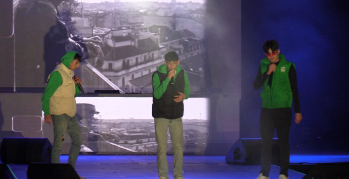 Da Villa al palco di Sferaebbasta con il sogno della musica: tre giovani cantano la loro terra