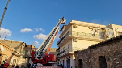 Reggio, vigili del fuoco spengono incendio in appartamento: nessuna vittima