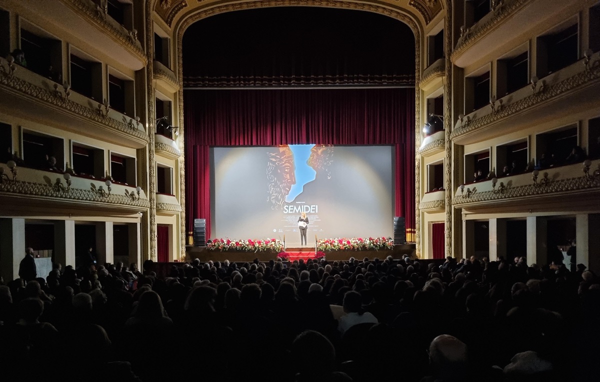 Reggio, sold out al teatro Cilea per la prima di Semidei – FOTO