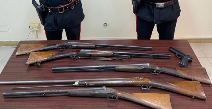 Detenevano abusivamente armi da fuoco, due denunce nella Locride