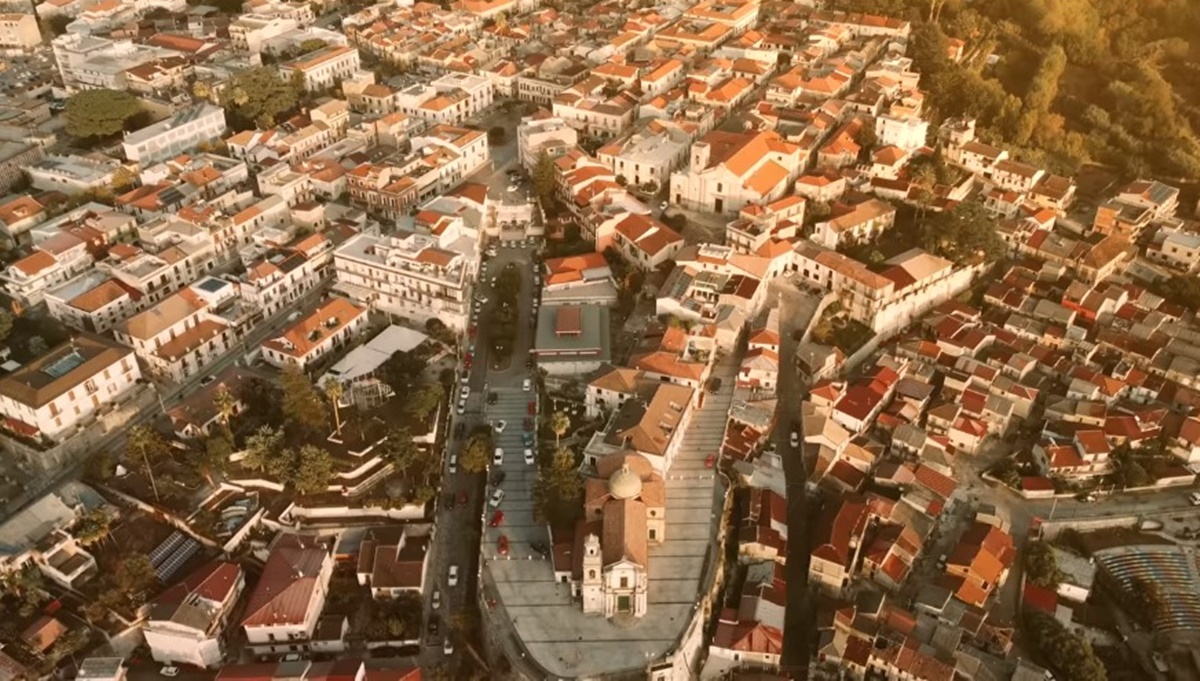 Polistena, uno spot per raccontare l’essenza della città “Ajeri, oji e domani” – VIDEO