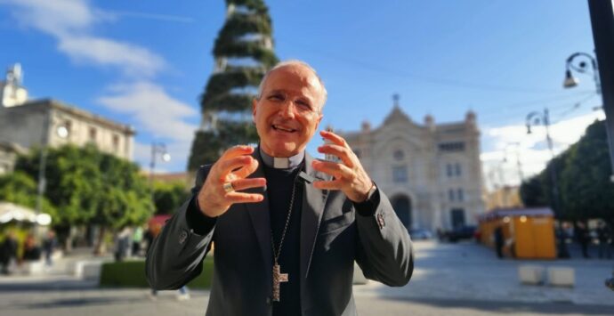 Reggio, arcivescovo Morrone: «Dio in Gesù ci chiede di camminare con Lui per crescere in umanità»