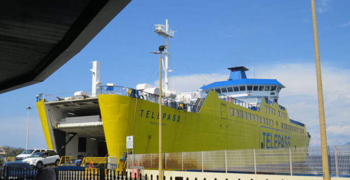 Trasporti sullo Stretto, nave di Caronte&Tourist in avaria