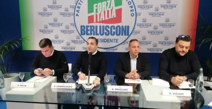 Reggio, Forza Italia ringhia: «Serve uno scatto di dignità, i consiglieri di maggioranza firmino la mozione di sfiducia»