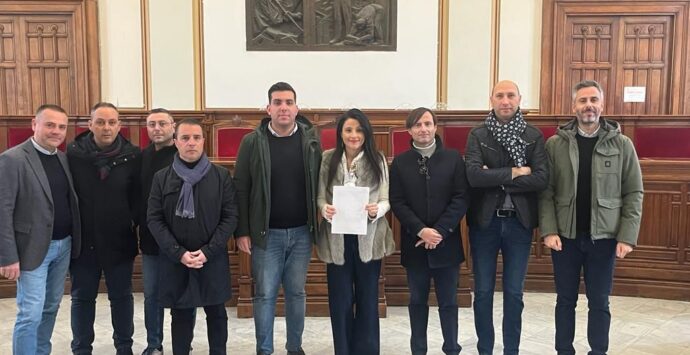 Caos al Comune di Reggio: il cdx e le opposizioni: «Solleciteremo il supporto di 4 colleghi che abbiano a cuore le sorti della città»