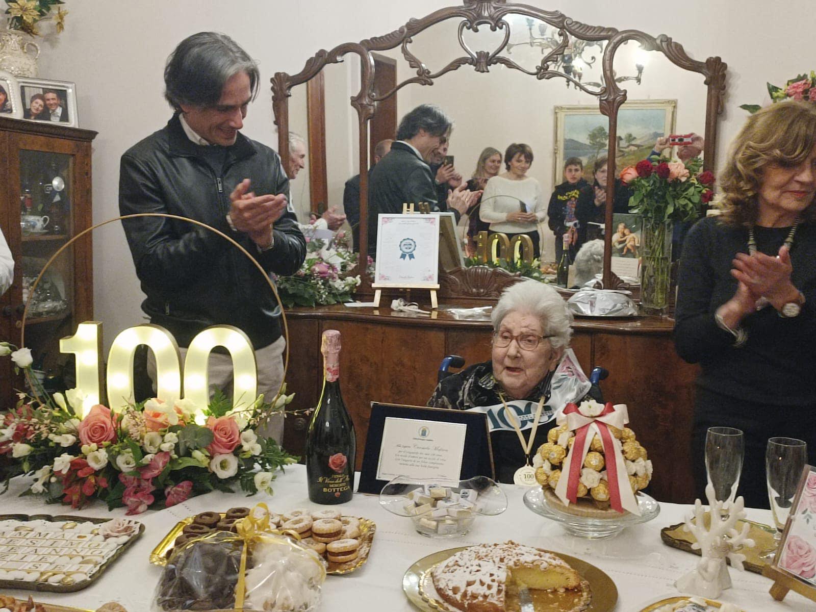 Reggio, la signora Carmela Mafrica compie cento anni e riceve la visita del sindaco Falcomatà