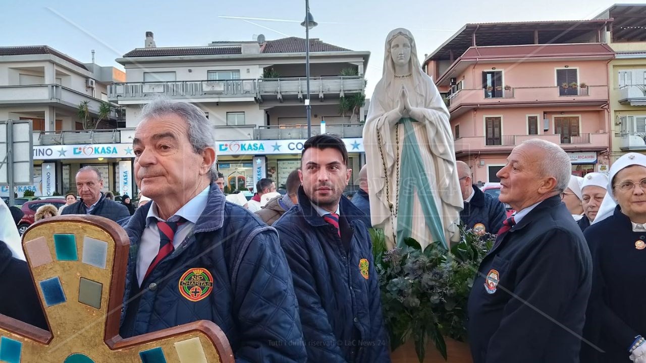 Gioia Tauro accolta dai fedeli l’effige della Madonna di Lourdes