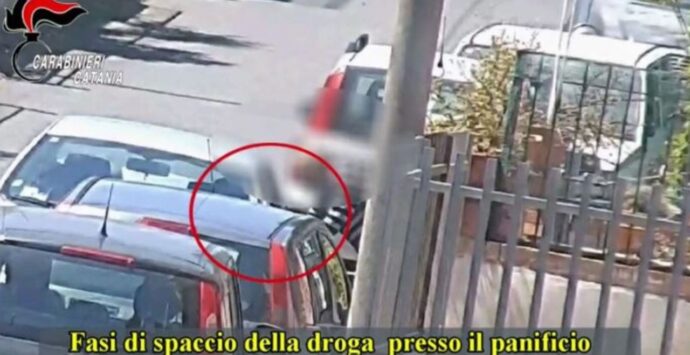 Ordinavano il pane per comprare la droga, 9 arresti tra Catania e Reggio – VIDEO