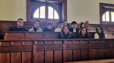 Studenti dell’istituto “Piria – Ferraris/Da Empoli” in aula durante il Consiglio comunale