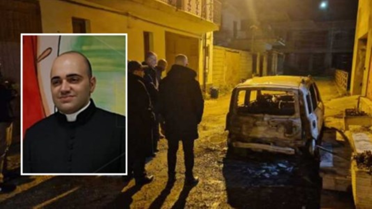 Auto bruciata al parroco di Varapodio, i vescovi calabresi: «La violenza è un linguaggio che rifiutiamo categoricamente»