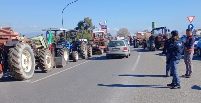 Locride, il Movimento Indipendenza vicino agli agricoltori in protesta tra Bovalino e Ardore