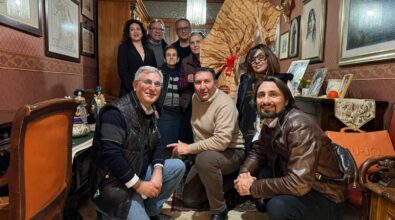 Reggio, Fratelli d’Italia regala un uovo di Pasqua di 5kg ai bambini di villa Betania