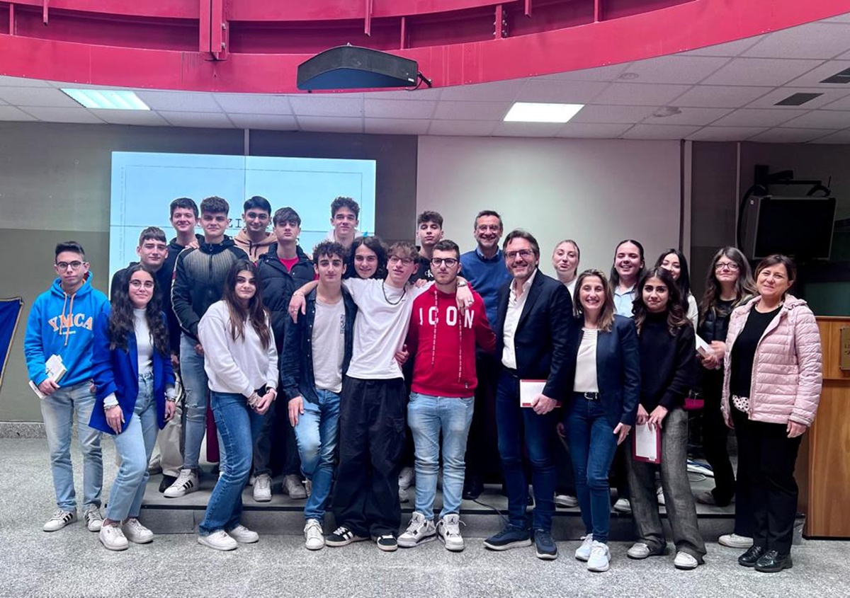 Locri, gli studenti dello “Zaleuco” hanno incontrato lo scrittore Navicello e la presidente di “Sos Italia libera” Forte