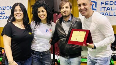 Reggio, il consigliere Cardia premia i ballerini Joey & Rina al palaScatolone