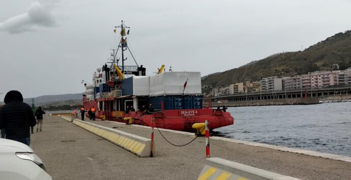 Sea Eye 4 “fermata” a Reggio, l’equipaggio interpella il ministro Wissing: «Bloccati in Italia, il governo tedesco intervenga»