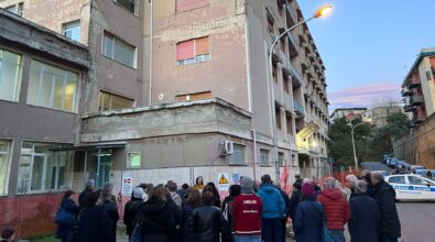 Chiudono il Centro di salute mentale e Allergologia, cittadini in strada contro il continuo smantellamento dell’ex Ospedale di Scilla