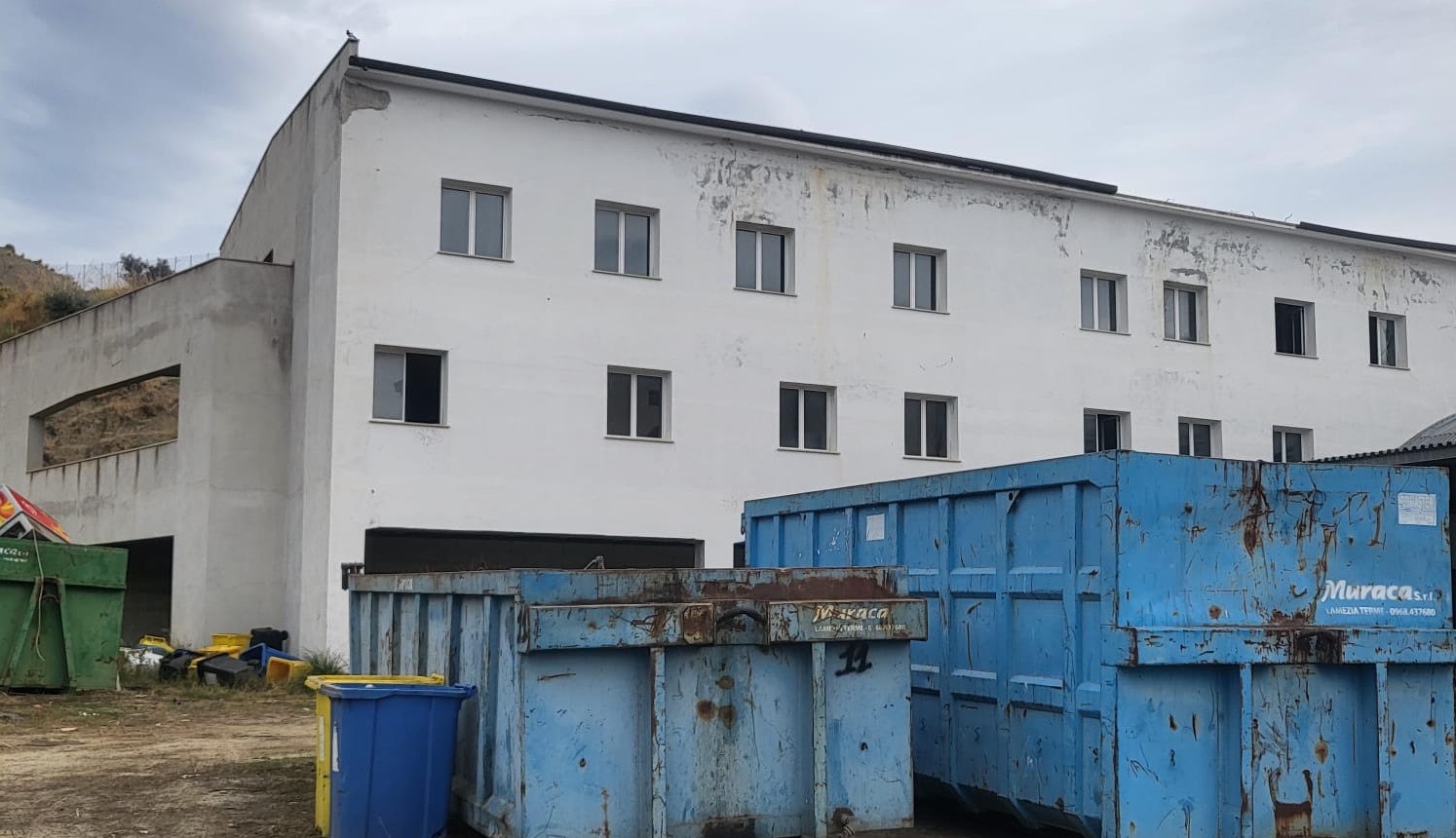 Bova Marina, la denuncia di Zirilli: «L’ospedale di comunità è diventato una discarica»