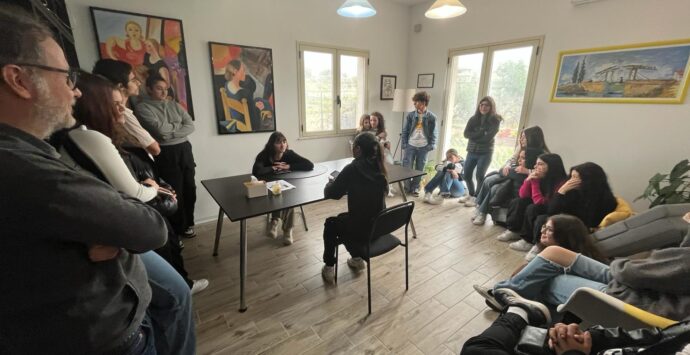 Jonas Reggio Calabria incontra gli studenti dell’Alvaro di Palmi per un workshop di psicoanalisi
