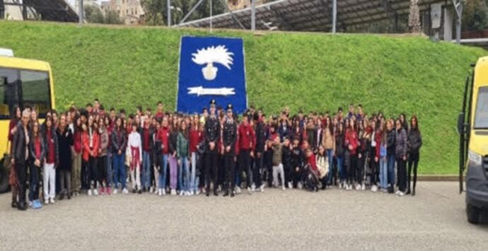 Reggio, l’ic De Amicis-Bolani in visita presso la scuola Allievi Carabinieri