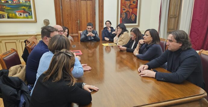 Reggio, l’Amministrazione comunale incontra i rappresentanti dei genitori della scuola Pythagoras
