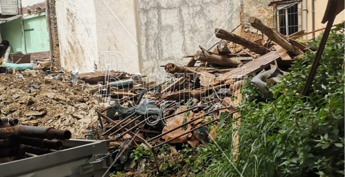 Scilla, crolla una palazzina disabitata: sfiorata la tragedia – FOTOGALLERY