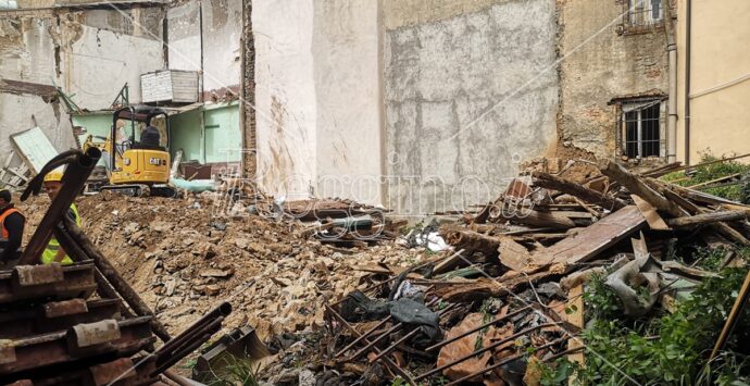 Scilla, crolla una palazzina disabitata: sfiorata la tragedia – FOTOGALLERY