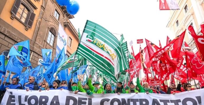 Reggio, scioperano i lavoratori delle aziende aderenti a Federdistribuzione