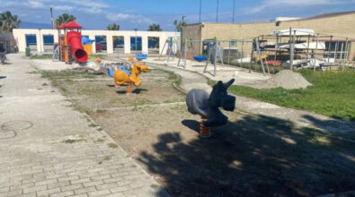 Reggio, vandalizzato il parco giochi sul lungomare di Pellaro