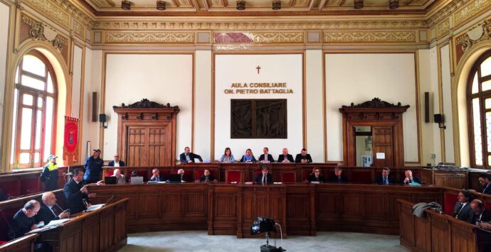 Reggio, il Consiglio comunale approva il Dup 2024-2026