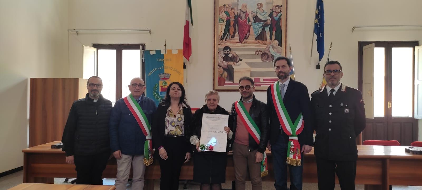 A Melito cerimonia in onore della docente Maria Francesca Attinà Ufficiale del lavoro dell’ordine “Al merito della Repubblica italiana”