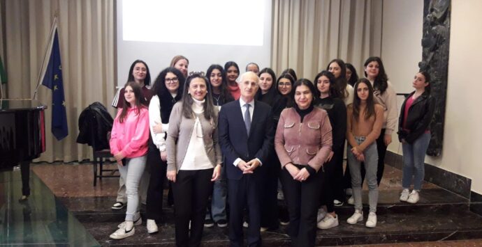 Reggio, al liceo “Campanella” approfondimenti di  Diritto e riflessioni sulla vulnerabilità della democrazia