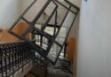 Paura a Locri, crolla finestra nelle scale del liceo classico: nessun ferito