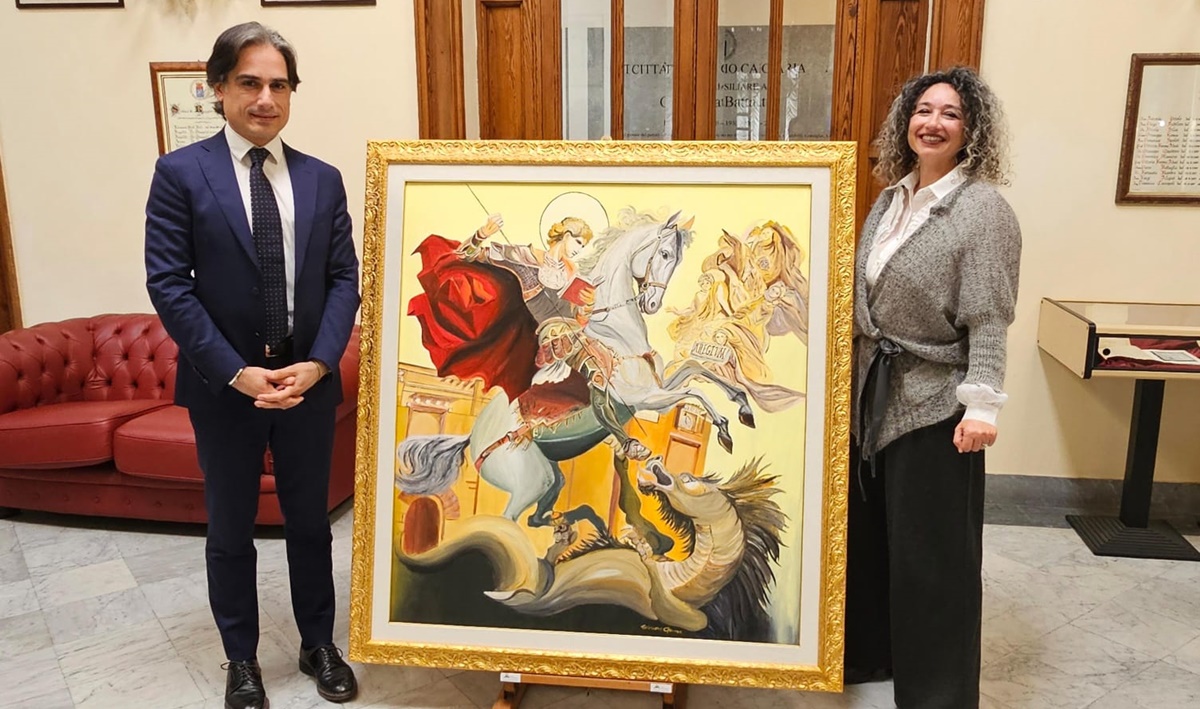 Reggio, al palazzo municipale un dipinto di San Giorgio dell’artista Fabrizia Ghione