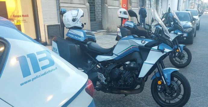 Reggio, tenta di rubare un’auto in pieno centro: arrestato un 24enne
