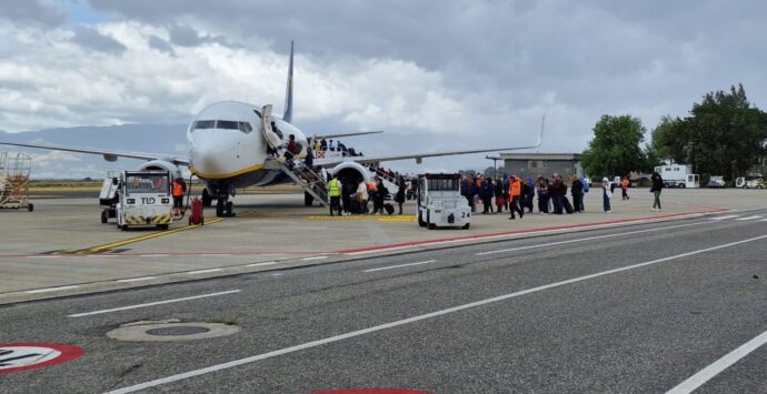Reggio, l’aeroporto dello Stretto decolla: balzo di voli e passeggeri