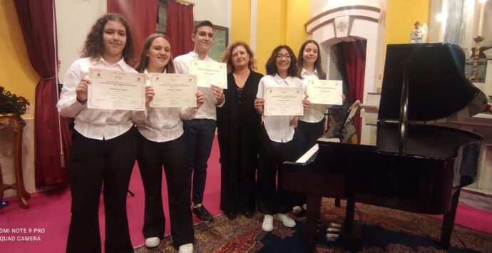Taurianova, al concorso musicale Armonie Mediterranee l’affermazione dell’ic Radice Alighieri di Catona di Reggio
