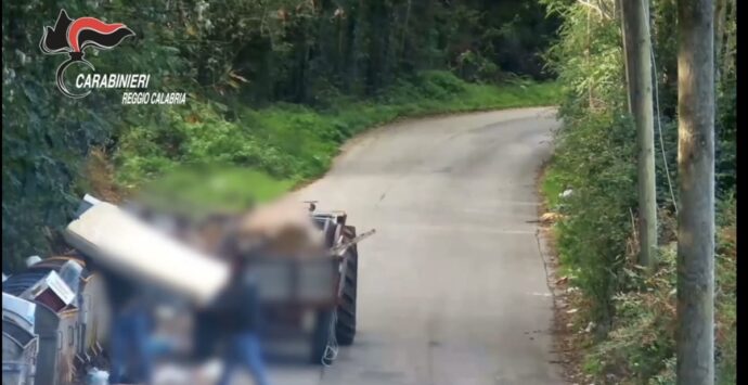Scilla, discariche abusive in strada: 16 persone indagate – VIDEO