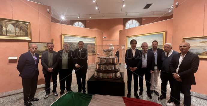 A Reggio approda per la prima volta la Coppa Davis: oggi in Pinacoteca e domani al circolo del Tennis Polimeni – FOTO