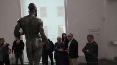 Reggio, Giancarlo Giannini al Museo: «I Bronzi sono bellissimi e misteriosi» – VIDEO