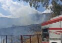 È già emergenza incendi: a Bova Marina fiamme vicino alle case
