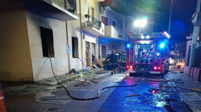 Reggio, un ferito nell’esplosione a Sbarre: Vigili del fuoco ancora a lavoro
