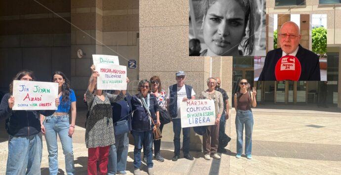 Reggio, presidio di solidarietà per Marjan: «Non si può criminalizzare chi avrebbe diritto a essere tutelato» – VIDEO