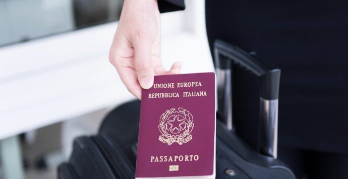 Da luglio si potrà ritirare il passaporto in tutti gli uffici postali d’Italia