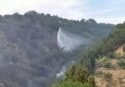 Fuoco sulle montagne di Gioiosa Jonica, in azione due elicotteri